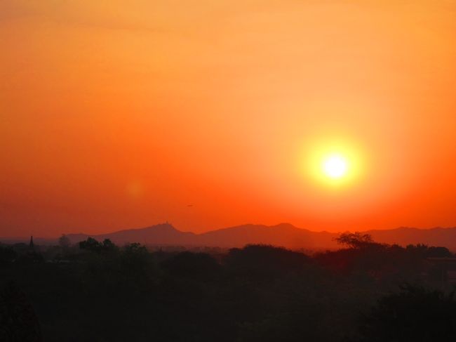 本当に赤く染まった朝日です。