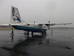 調布飛行場から約30分で伊豆大島へ。
天気は雨で運行が危ぶまれたが、無事出発。
