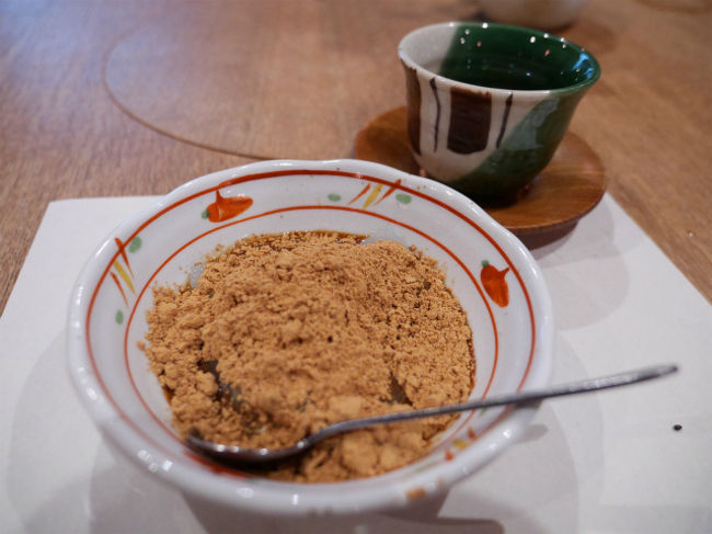 そして絶品だったのが、たっぷりのきな粉がかかったデザートのわらび餅<br />大満足なランチでした。