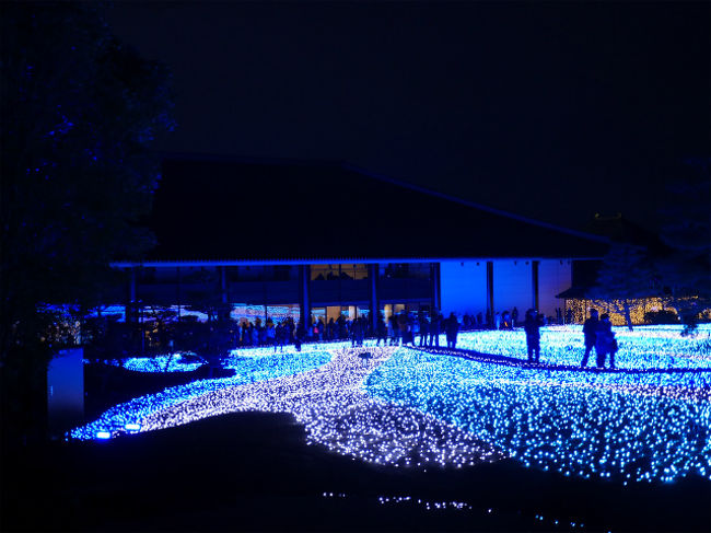 営業担当と一緒だったので工事関係者として普通入れない場所にも行ってみました。ちょうど公開堂を背景に右上からの風景です。