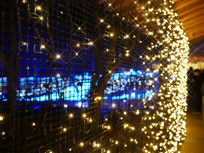 金色の先にもLEDの瑠璃色