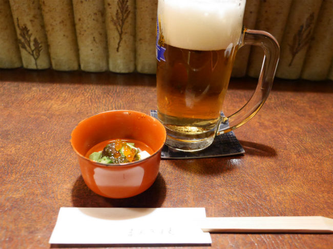 まずはビール、そしてお通し
