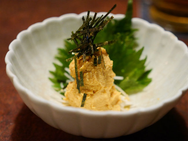 メニューはいたって家庭的。その中でも「ん？」と思うものがいくつかあります。<br />これはその一つ「うに豆腐」とっても濃厚