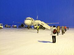 フィンランドの北極圏、キッテラ空港に１７時４０分到着。