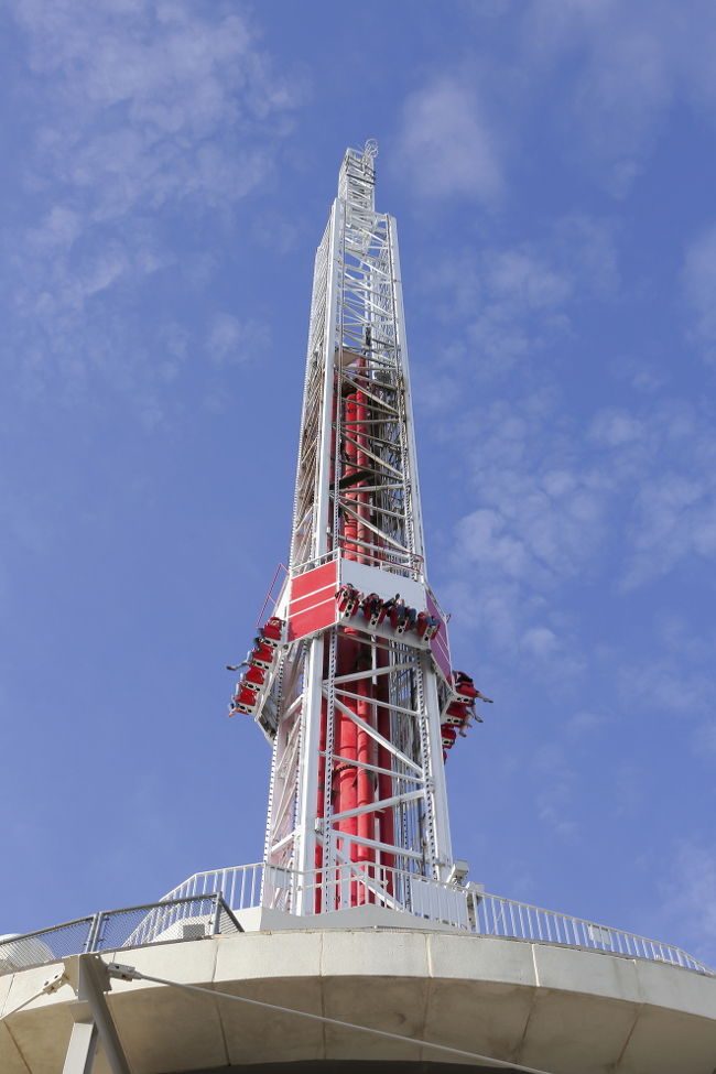 このビッグショット、かなり見た目は怖そうなんですが、実際に乗った息子曰く「ニューヨークニューヨークのホテルのローラーコースターの方が迫力があった」とのこと。でもわたくしどちらも興味ありませんキッパリ（笑）