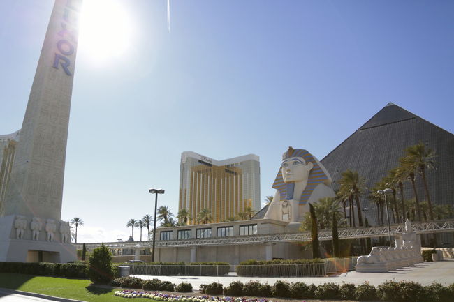 そんなかんなでストリップに戻ってきました。このルクソールは１９９４年にできたてホヤホヤの時に泊まりました。あれからもう２０年経つのだと思ったら、本場エジプトの４０００年ってすごいよな（笑）