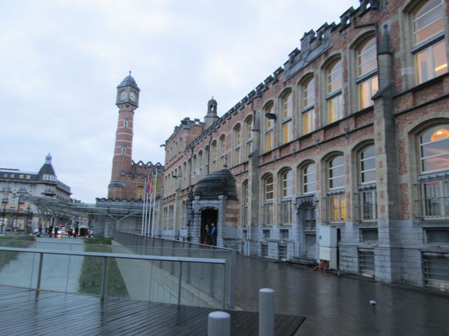 9時ごろゲントに到着。雨こそ降っていないものの、どんより曇っています。