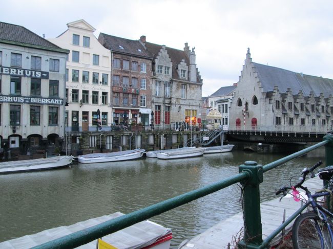 ゲントは中世から水運に恵まれ発展した街だそうです。
