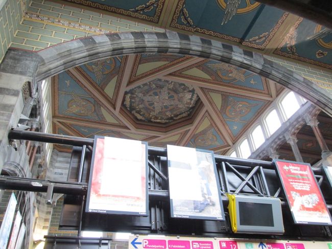 ゲントの駅構内の天井。
