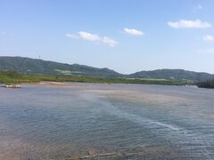 名蔵アンパル（なぐらあんぱる、名蔵網張）は、日本の沖縄県石垣市西部に位置する干潟およびマングローブ林を含む地域である。地元では単にアンパルと呼ばれている。アンパルには網張という漢字があてられ、真栄里マニカという賊を捕らえるため、名蔵川周囲を村民総出で網を張るがごとく包囲したことに由来すると言われているが、「網を張って漁をする」あるいは「人頭税からの逃亡者を捕える」との説もあるそうです。(wikipedia)
