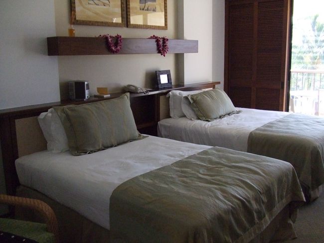 マウナラニベイホテルに宿泊。<br /><br />ルームフレグランスがとっても良い香りがしたの♪で、ショップスアットマウナラニで同じもの見つけて買ったのです。<br />結構高くって（８０００円とかやったかな）このホテル、なかなかイイものを置いてるなぁ〜って思ったけど、２０１３年にマウナラニホテルに宿泊した時はなかった(-"-;)<br />とっても残念・・・。