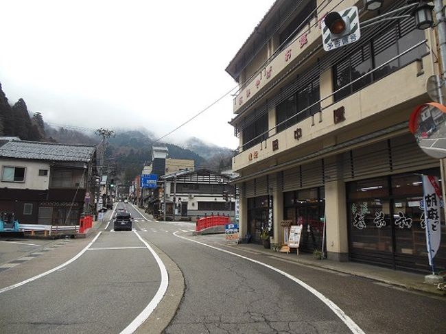 永平寺口、無人駅…？<br />永平寺行きミニバスがすぐの接続ですが、<br />乗客は、ジモティのおばあちゃん1人と私のみ。<br />途中、おばあちゃん下車したので私だけ…(^_^;)<br />おじいちゃんの運転手さん、ユニーク(~_~)。<br />バス停降りると、5分程度で永平寺です。<br /><br />