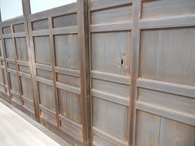 でも障子の穴を見つける〜(^_^;)<br />覗いてみたら、すぐそこでお坊さんたちが座って<br />修業していて、びっくり「ご、ごめん！」<br />罰当たりをしてしまった…(-_-;)<br />