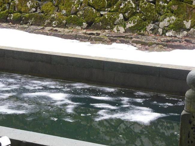 雪だし、水凍ってるし…<br />