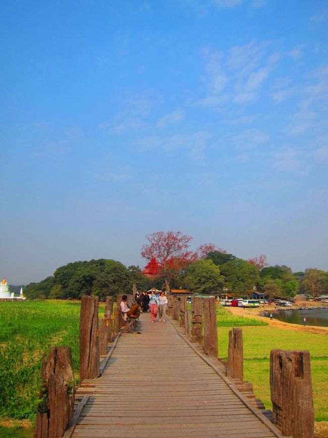 時間つぶしのためにウーベイン橋まできました。<br />ちょっと托鉢時間には早かったようです。<br />おかげでウーベイン橋も見ることができました。<br /><br />午前中のウーベイン橋はきもちいい風が吹いていてすがすがしかったです。<br />きっとお昼になるとかなり直射日光が差して暑いと思います。<br />午前中がいいですね〜☆