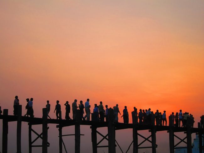 だんだん夕日も終わりになってきました。<br />そろそろ帰らないといけませんね。<br />う〜、マンダレーと言ってもほとんどアマラプラにきてました。<br />最高にきれいな景色見て、最高にのんびりして、最高の時間をすごしました。