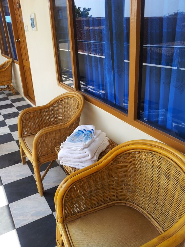 朝食を食べ終わった後に今日の予定を考えていたら、そのまま寝ちゃいました。<br /><br />相変わらず、昼まで寝てしまいまして・・・<br />ハウスキーピングしにきてくれたんですが、じゃいこちゃん達が爆睡してたので、外に替えのタオルと水を補充していてくれました。<br />ホテルのスタッフは本当にアットホームでとってもいい人たちでした。<br />部屋、時間が遅いからクリーニングしなくていいよって言ってもやってくれてたし、チップを置いておいても、部屋に帰ってきたらそのまま残ってたし・・・。<br />普通なのかな。じゃいこちゃんは謙虚って思いましたが。<br /><br />朝起きていたらポッパ山のほうまで行ってみたかったんだけど、昼過ぎなんでもうムリかなぁ・・・。<br />じゃぁ、欧米人みたいにバイクを借りてそこらへんの遺跡を自分のペースで見に行ってみよう！！<br />いざ、出陣です☆<br />