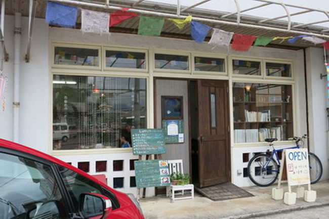 お昼時に到着したのでお腹ペコペコ。<br /><br />でも週末だったせいかどこもいっぱいで、４軒目でやっと座れました。<br />は〜・・・<br /><br />トラベラーズカフェ朔さんへ。