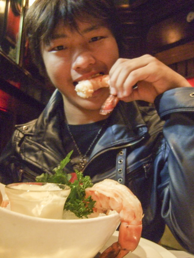 そうそう、ラスベガスで最初に泊まったサーカスサーカスの中にあるその名も「ステーキハウス」の肉が今回の旅行でズバ抜けていたということです。<br />確かにこの海老なんかもデカいですし、すごく肉にこだわっているのは同じ料理人として感じることができました。