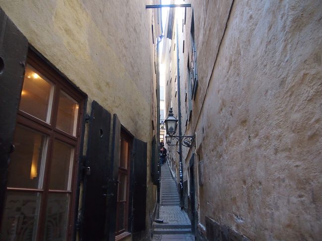 ガムラスタンで一番狭い通り「モーテントロッツィックグランド」。<br /><br />