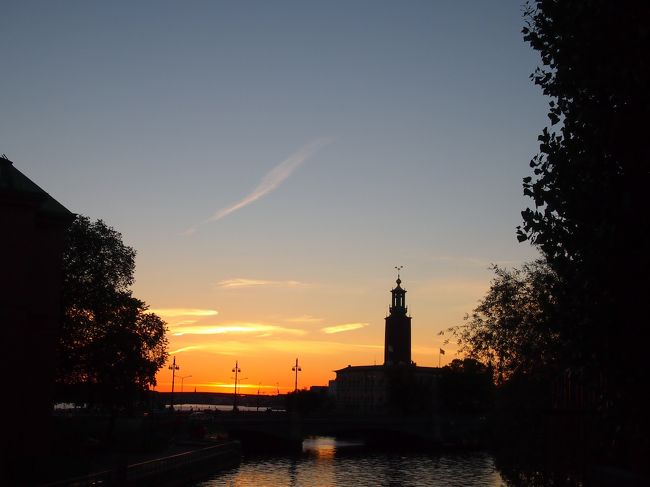 またガムラスタンを通って、ホテルに戻ることに。<br /><br />夕日がとってもキレイでした！