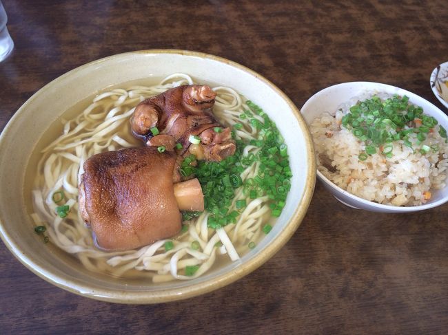 先月食べたてびちそば。<br />肉がトロトロで絶品。<br />オマケのジューシー。買うと210円かな、たしか。