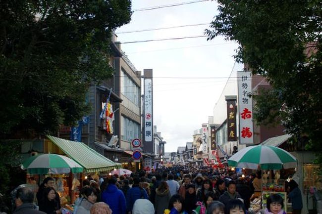 これまたすごい人の『おかげ横町』。とっとと用事だけ済ませてバスに戻らないと....。