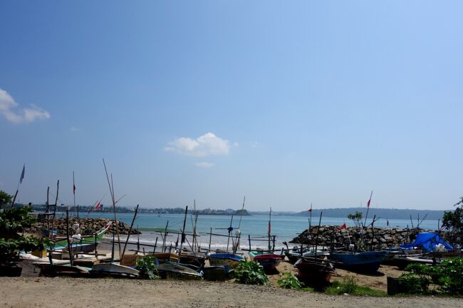 インド洋に面しているこの場所は漁港でもある。<br />船が沢山あるよ！