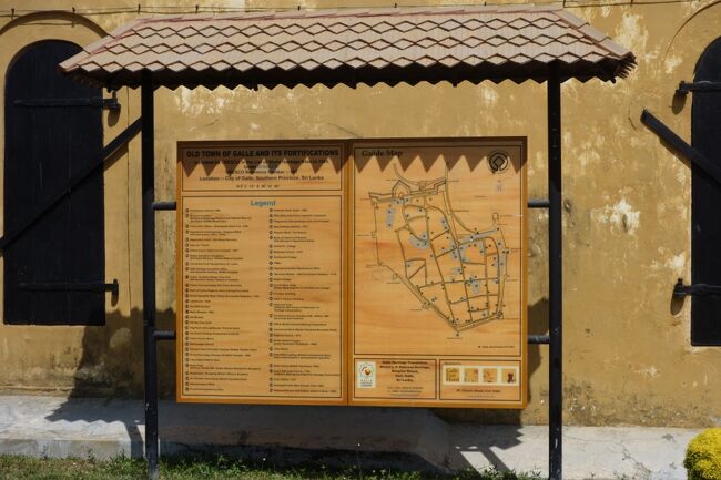 ゲート正面にはフォート内の地図がある。<br />意外と小さいんだね。