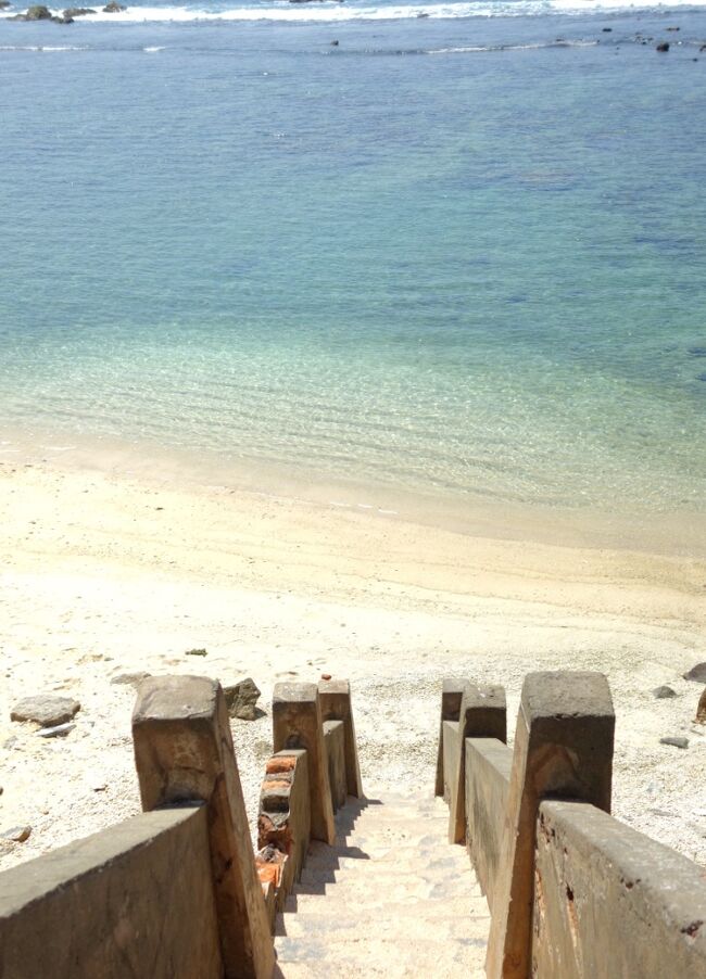 途中、浜辺へ出れる場所もある。