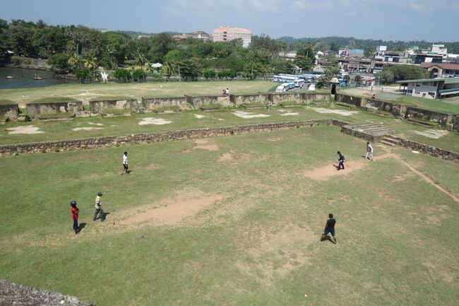 スリランカでは野球よりもクリケットがメジャーらしいよ。<br />