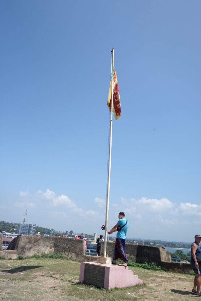 とよ夫、国旗掲揚！<br />と言っても、真似だけ〜（笑）