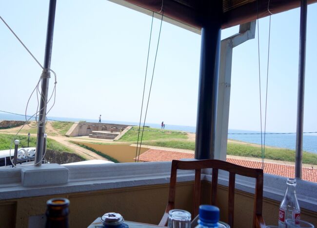 外は暑いけど、ここは風が気持ちいい〜。