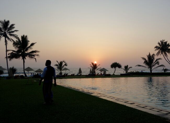 空が赤く染まり始めた。