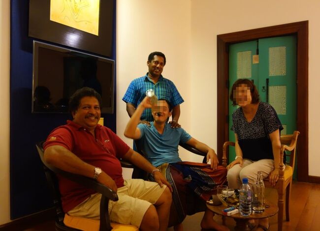 そう。<br />今夜はサラットさんとアンドリューさんと過ごす最後の夜。<br />だからちょっとだけ4人で乾杯。<br /><br /><br />