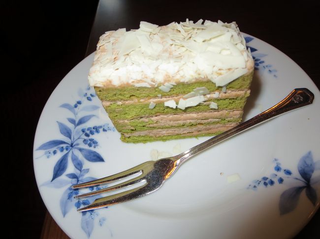 私は、お抹茶のケーキにしました♪<br />おいしい(*^_^*)<br /><br />ケーキセットで、１５００円ほどでした。