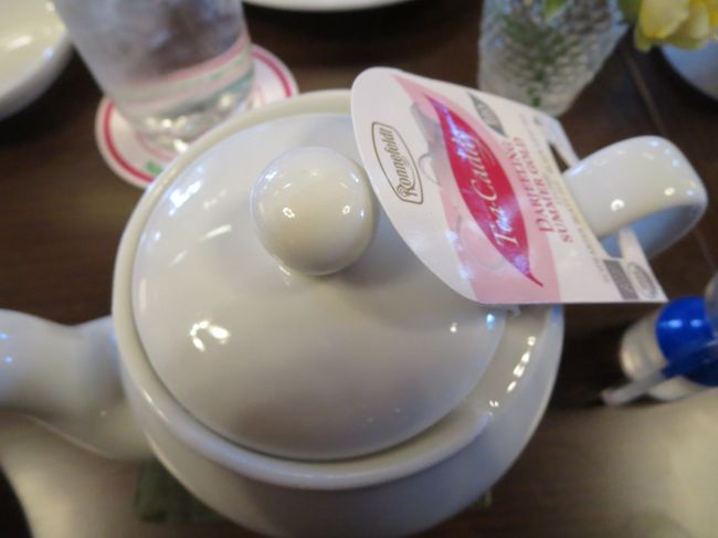 紅茶でほっこり♪<br />話がはずみましたヽ(^o^)丿<br /><br />夏さんとは、初めてお会いしたのに、もう何度もお会いしてる感じでした。<br />気さくで、上品で、こうなりたいな♪と憧れです！