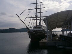 これが咸臨丸　この港から出る観潮船です
