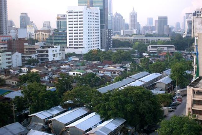 2日目<br />今は乾期の終わりの時期のバンコク。いい天気だけど、突然のスコールは結構ある。