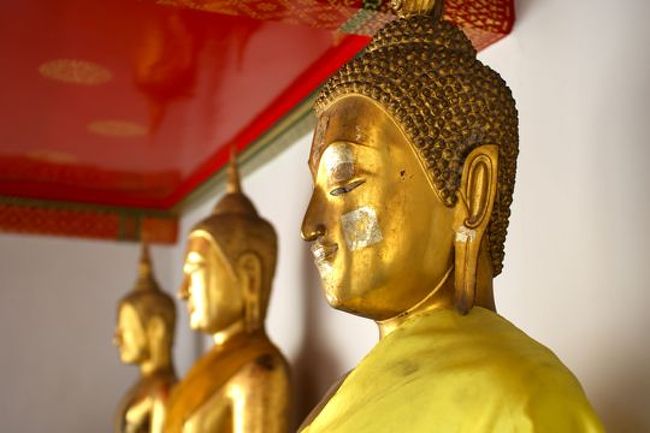 今日の午前中は自由時間なので、ワットポーまで寝釈迦仏を見る＆タイ・古式マッサージをやりに来た。朝の8：30に着いたけど、まだ開いてなかった。