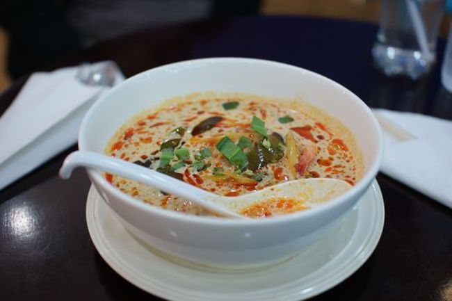 4日目<br />空港で食べたトムヤムクンラーメンがすごく美味しかった。また食べに来たいところだが、3泊4日の滞在で2kgも太ってしまったので、ご飯の美味しいところってのも問題ありだな。