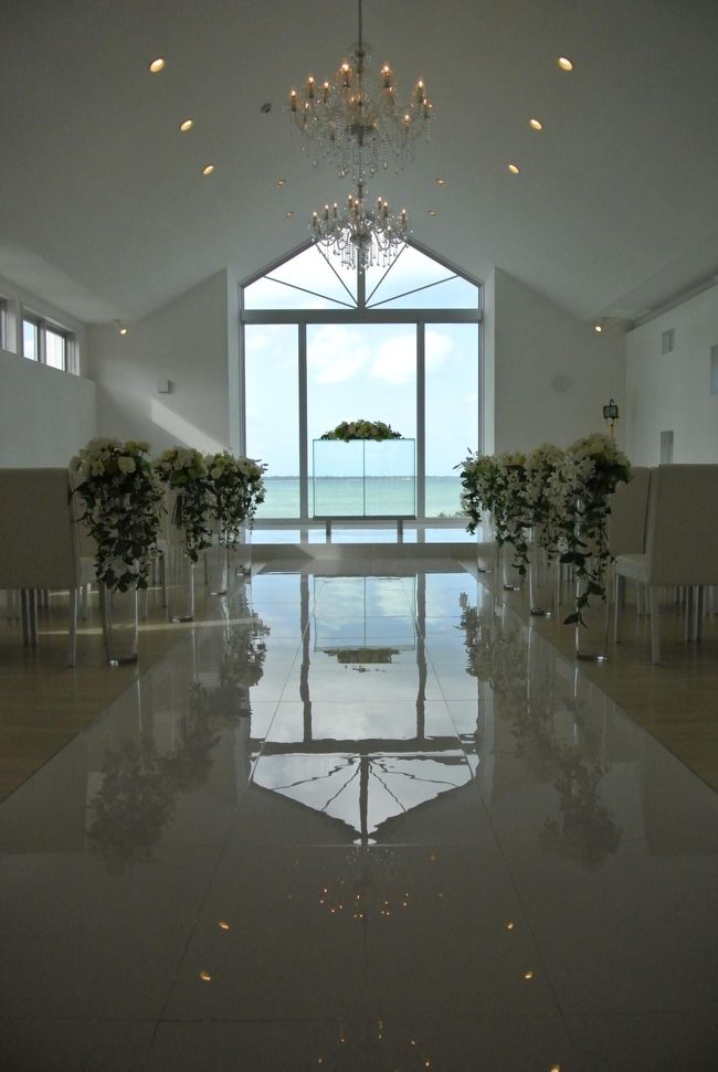 バーーン☆<br /><br />オーシャンビューのチャペル〜☆<br /><br />キャー！<br />なんてステキ☆