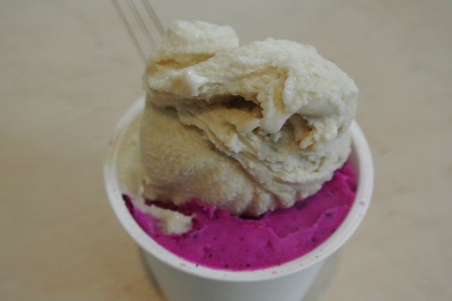 塩黒糖＆ドラゴンフルーツにしてみました☆<br /><br />ドラゴンフルーツ、結構味濃い！<br />甘過ぎずちょうど良いですね〜<br />美味しい〜(*^^*)