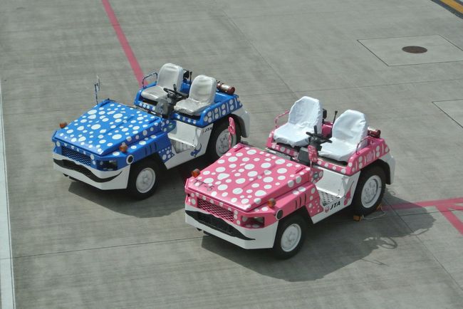 搭乗口へ向かいましょう。<br /><br />あ！かわいい〜☆<br />ジンベエさん♪(*^_^*)