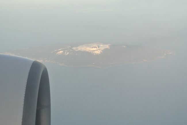 おお！<br /><br />三原山が雪を被っています。<br /><br />伊豆大島も雪が降っていたのですね。