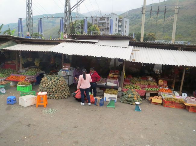 果物屋さんもあったりして、