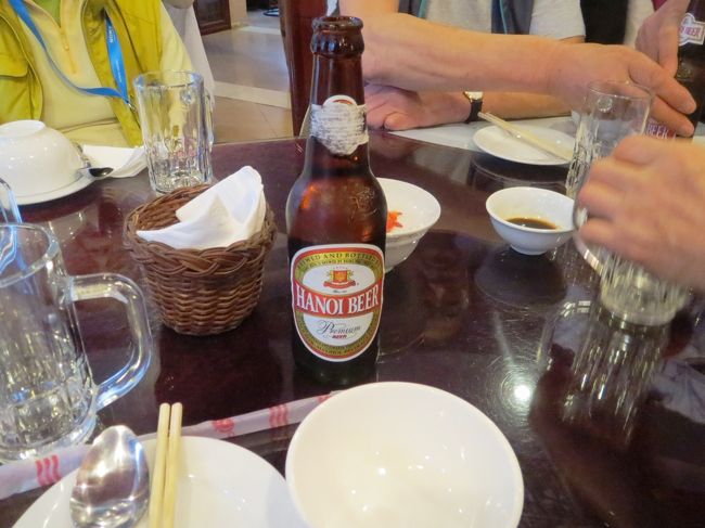 ビールは当然「ハノイビール」。