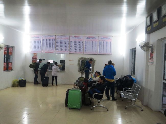 待合室と乗車券売り場。