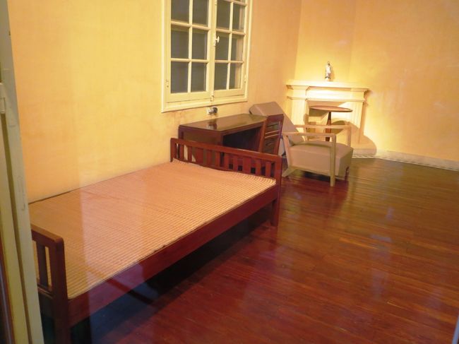 ベッドルーム。<br /><br />いずれもたいそう質素です。