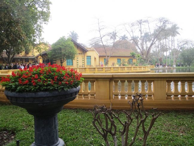 08:36<br /><br />池を回ってホーおじさんの家に向かいます。